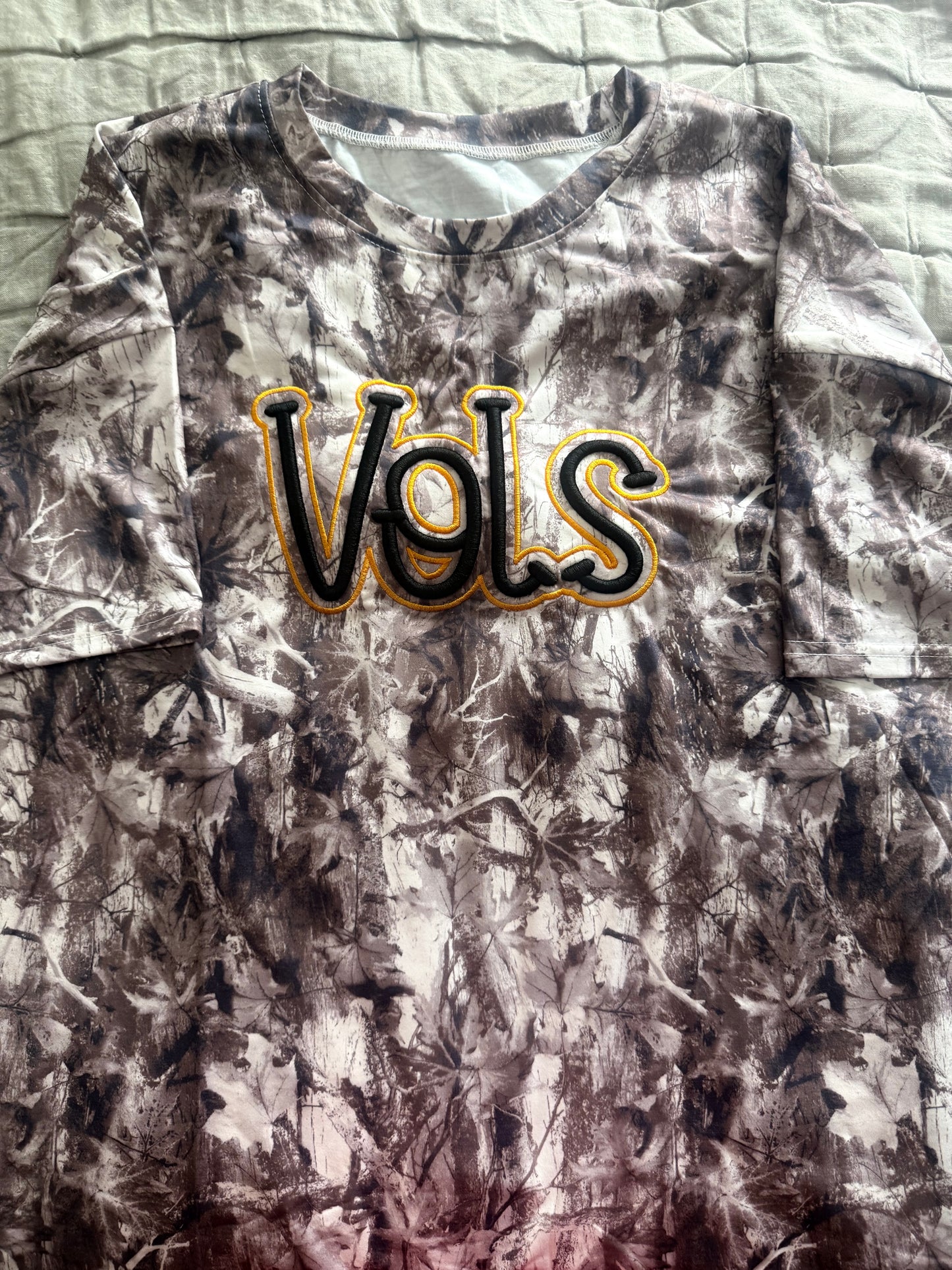*Pre-order* Women’s Oversized Camo Vols Tee
